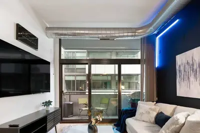 Image de Sleek 2 Bed, 2 Bath Condo in Trendy Fulton Market