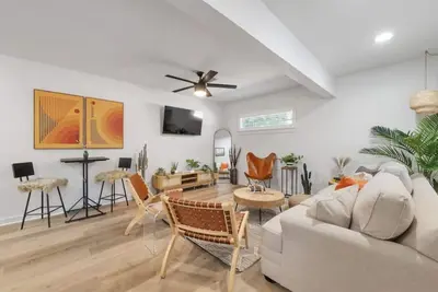 Image de SoCo BoHo Bungalow | Sleeps 4