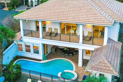 Image de High-End Destin Retreat w/ Pool, Hot Tub & Lakefront View