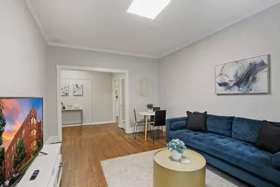 Image de Chic & Fully Furnished 2br Apartment