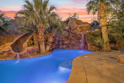 Image de Mollie's Landing:  Private Pool + Hot Tub, Basketball, Pickleball. 7 Bdrs