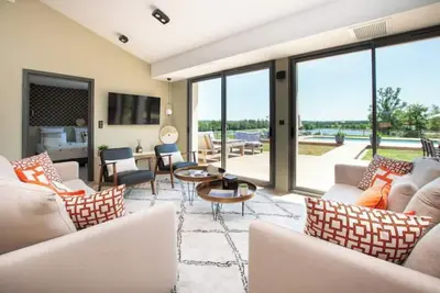 Image de Villa avec vue et piscine privée
