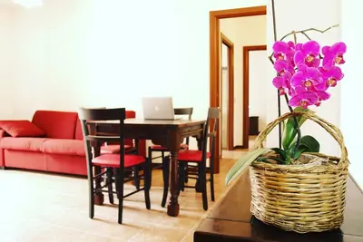 Image de Appartement d'une chambre entouré de verdure à deux pas du centre historique.