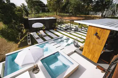 Image de Hacienda Florecer - Luxurious Modern Shipping containers with private pool