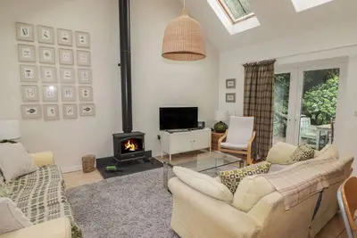 Image de One Tree House, pet friendly, with open fire in Dinas Cross
