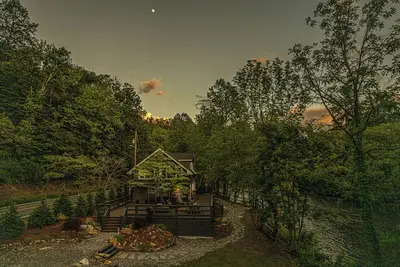 Image de The River House on the Tuckasegee River near Bryson City, Nc