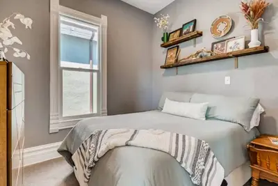 Image de New! Cheerful 3-bedroom home walk to Empower Field