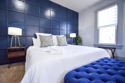 Image de Cozy 2 Bedroom Abode in Historical South Park