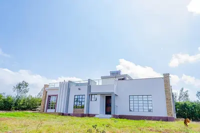 Image de The White Villa King.