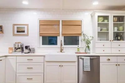 Image de Bright & Super Stylish home w/ perfect location!