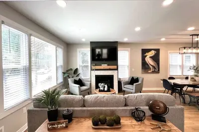 Image de Charming Riverwest Retreat