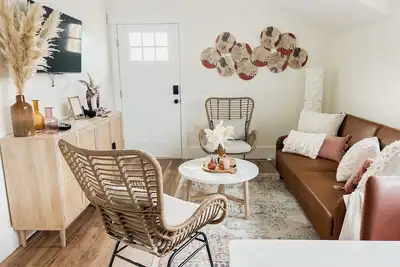 Image de New! Convenient & central location to Hhi, Sav & Beaufort.