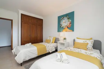 Image de Host Wise - Sunny Cozy Flat w/ Terrace | São João