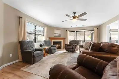 Image de Gorgeous golf course condo