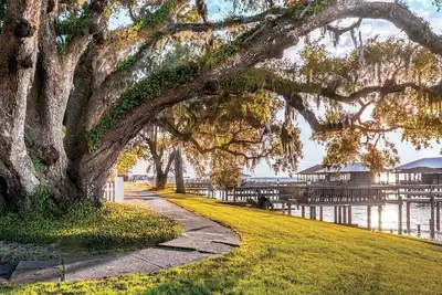 Image de Down By The Bay, Just across the street from the Fairhope Pier