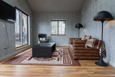 Image de Indulge in Home Like Comfort! Fully Equipped Kitchen, Free Parking!