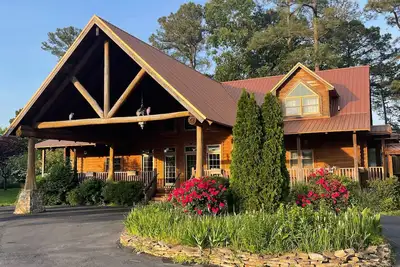 Image de Stunning waterfront house with views from every room!