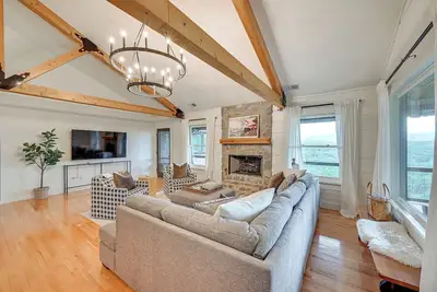 Image de Relaxing Salem House with Boat Slip & Mtn Views!