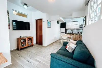 Charming Apartment Steps from Ocean Park Beach