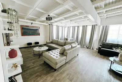 Picaflor 10 | Spacious Elegant Ph Apt @ Miramar