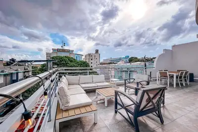 Image de Elegant Modern Ph W/ Balcony & Parking