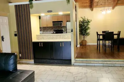 Tranquil Cabin Condo, 15 mins away to Atlanta City where all the attraction is.