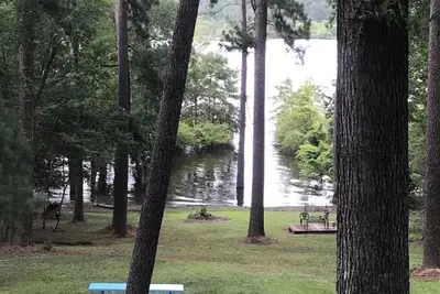 Image de Waterfront home on a beautiful wooded, private1 acre lot on Sam Rayburn.