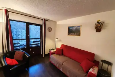 Image de Studio au calme au milieu de la forêt de Mélèzes