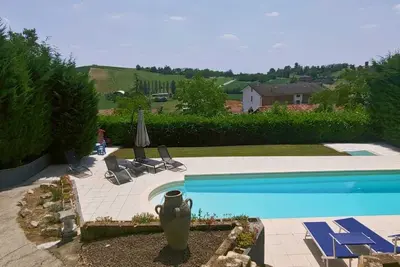 Image de Luxury farmhouse Casa Barbera with swimming pool with view of Monferrato hills