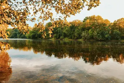 Image de Riverfront logcabin; EVcharging, hot tub, firepit, Petfriendly Canoes, Sleeps 12