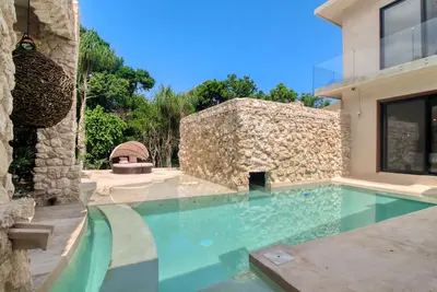 Image de Luxury villa with private pool, huge patio, balcony, & Ac - near beach/golf