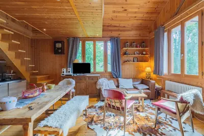 Image de Maison de vacances \"Chalet de montagne calme et authentique\" avec vue sur la montagne et terrasse