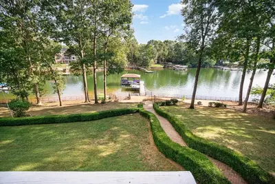 Image de Lake House Getaway. . . Where memories are made and worries are left behind!