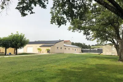 Image de Gîte de Groupe 35 Couchages de 950 m² Chauffés Avec Piscine et spa Intérieur