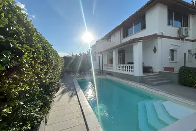 Image de Villa Avec Piscine a 900m de la mer