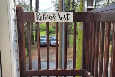 Image de Robin's Nest: 2br at Duke Regional