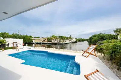 Sombrero Beach Waterfront | Pool, Dock, Bikes