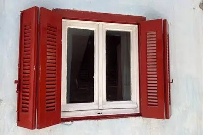 Image de 1. Traditional House Near to Pireaus Port -- Airport and Port Transfer Services