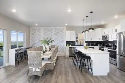 Image de 10 Br w/ LazyRiver - Lake Views - HotTub & Pools!