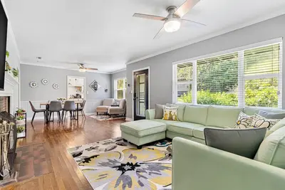 Floral Oasis: A Whimsical and Charming Ambiance! <br>