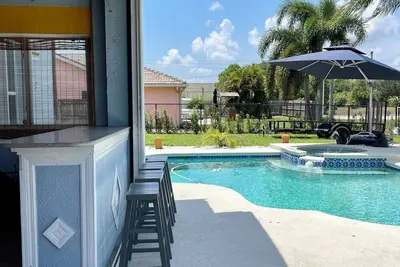 Image de Ocean access with boat dock 4 bedroom 3 bathroom beautiful Pool home with Spa.