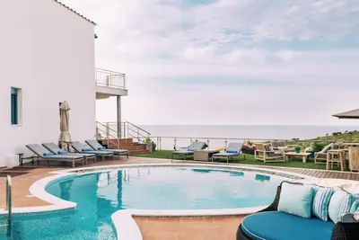 Image de Elegant Family Villa with Pool
