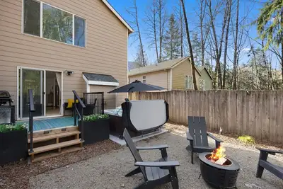 Image de New Pet Friendly Townhome, Hot, Fenced Yard, Bbq and Fire Pit.