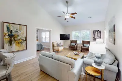 Image de New-Keeneland-Airport Honey!