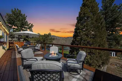 Image de Family of 8 Mountain Vacation: Gym, Office & Volleyball 5 Mins to Downtown!