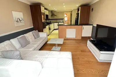 Image de Lovely 4 Bedroom Town House in Sittingbourne, up to 8 sleeps