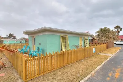 Image de Kona Cottage~Dog Friendly~In Town Location