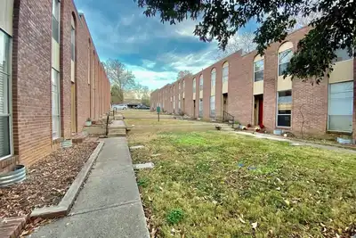 Image de Modern Townhome w/ Balcony • Walk to Fuse Stadium