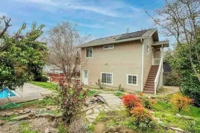 Image de Cozy Condo in East Medford w/ Pool and Hot Tub
