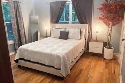 Image de Cute, modern Athens stay for couples and groups